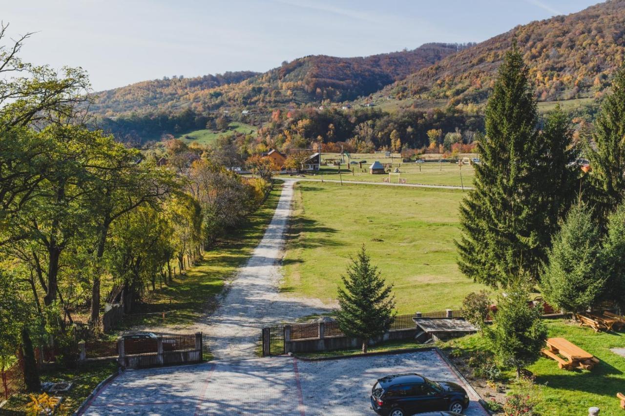 Pensiunea Cheile-Oltetului Polovragi Exterior foto