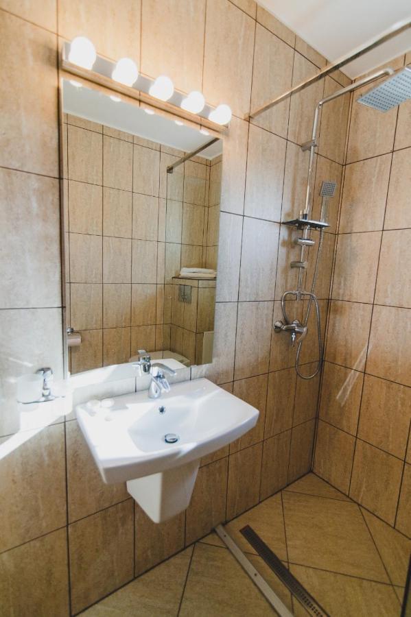Pensiunea Cheile-Oltetului Polovragi Exterior foto
